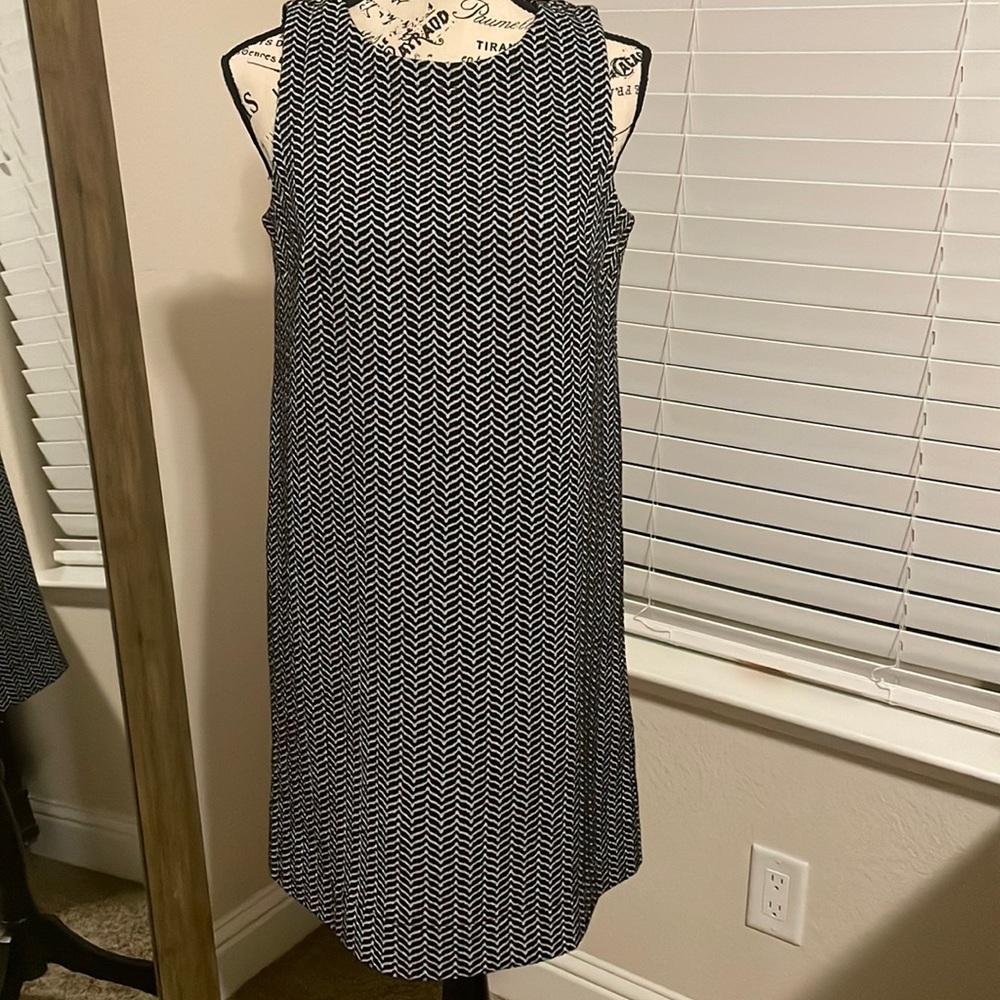 Sleeveless shift dress.
